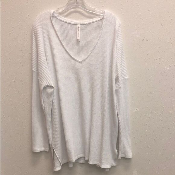 107. The group babaton ARITIZIA V-Neck waffle knit long sleeve drop shoulder top - Picture 1 of 7